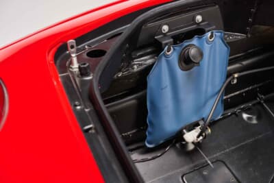 13万2250ユーロ（邦貨換算約2155万円）で落札されたフェラーリ「360チャレンジ」（C）Courtesy of RM Sotheby's