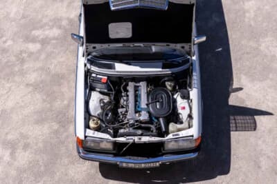 こちらは上位グレードに搭載されたパワートレイン。よりスムーズで高いパフォーマンスを発揮するDOHC 6気筒の「280TE」エンジン