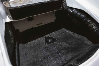 140万ドル（邦貨換算約2億2260万円）で現在も販売中のポルシェ「906」（C）Courtesy of RM Sotheby's