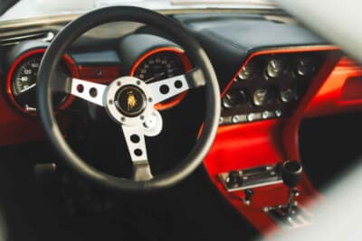 215万ドル（邦貨換算約3億3755万円）で落札されたランボルギーニ「ミウラP400」（C）Courtesy of Broad Arrow