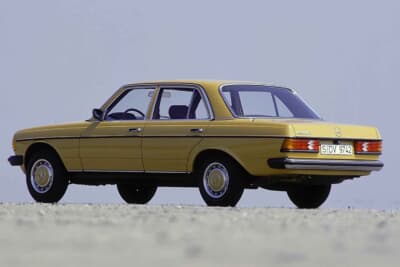 泥水が付着しても凹部が汚れずに光を放ち続けるよう、特殊な凹凸形状に設計された視認性の高いテールライトレンズ