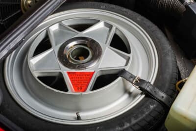 585万5000ユーロ(邦貨換算約10億7700万円)で落札されたフェラーリ「288 GTO」(C)Courtesy of RM Sotheby's