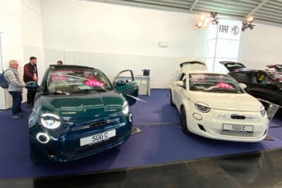 フィアット500はEVになってしまいましたが、街乗りには便利ですね