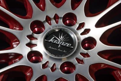 【WEDS】ブラックセンターキャップ：同じホイールでもセンターキャップが変わると印象が大きく変化するのがよくわかる。小さい面積ながらも効果が如実に変わる部分なので慎重に選んでいきたい