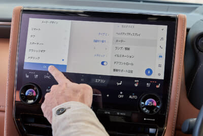 デザインのソフトウェアがアップデートされただけだから、メーターデザインは純正と同じ操作方法で切り替え可能。今までと同じ操作で変更できるのがGOOD!