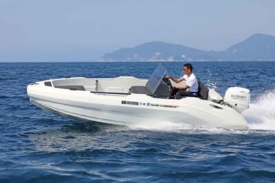 小型艇とベストバリューの2冠に輝いた「SeaStorm 17」