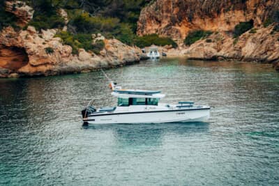 中型艇とベストファン賞の2冠に輝く「Axopar 29 XC」