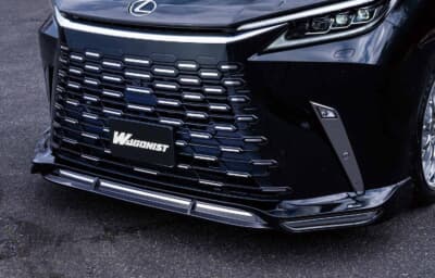 レクサス LM：フロントスポイラーの中央に配置されたメッキ部分は、純正の意匠を活かしたデザインを採用した。違和感なく溶け込みながら、プレミアムなムードを打ち出す絶妙なバランスだ