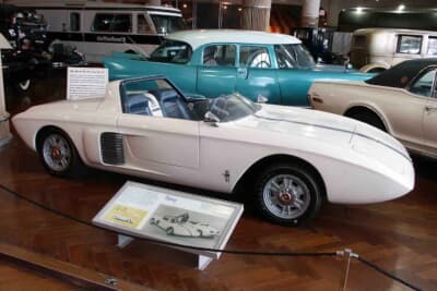 1962年のワトキンスグレンF1レースで公開された実動モデルのコンセプトカー、フォード「マスタングI」