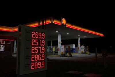 ガソリンスタンド:アウトバーンに併設されたスタンドの価格。もはや400円どころの騒ぎではない