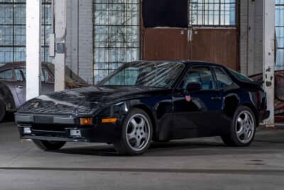 9900ドル（邦貨換算約156万円）で落札された「ポルシェ 944」（C）Courtesy of RM Sotheby's