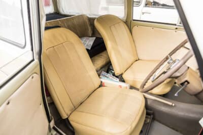ミツビシ 360バン：商用車には珍しいセパレート型シート。レストア時に内装も新調した