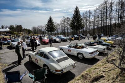 35回目を迎えた本大会。全国から世界各国の名車たちがガトーキングダム小海へ集結した