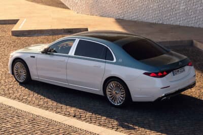 メルセデス・マイバッハSクラス：注目を集める新色のオバリスホワイト/ヴェルデシルバーの2トーンカラーのMANUFAKTUR仕様