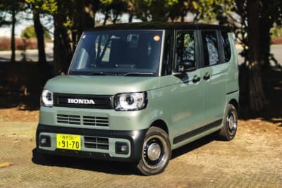 ホンダ N-BOX JOY:ボタニカルグリーン・パール&ブラックの2トーンは都市にもアウトドアにもなじむ
