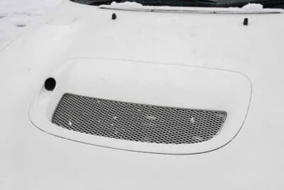 トヨタ セリカ GT-FOUR RC：RC専用装備である水冷式インタークーラーの放熱用ボンネットアウトレット