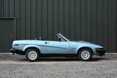 7313ポンド（邦貨換算約157万円）で落札されたトライアンフ「TR7 コンバーチブル」（C）Iconicauctioneers
