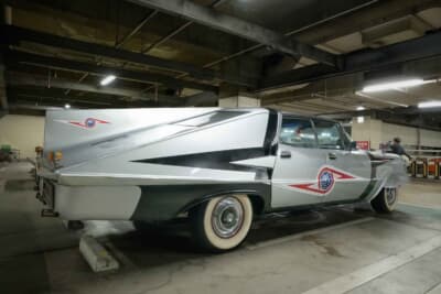 ポインター：劇中使用車と同様に「クライスラー インペリアル」をベースに製作。オリジナルデザインを担当した成田亨に助言をもらい、完成後にはお墨付きをもらったという