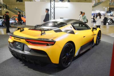 マセラティ GT2 ストラダーレ:リアに備わる大型のウイングとディフューザーが空力性能を物語る