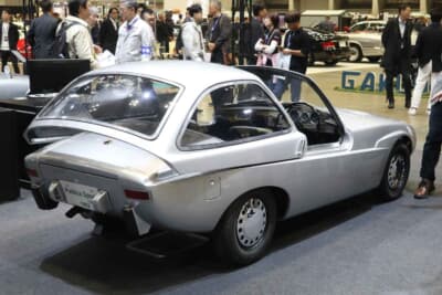 トヨタ パブリカ スポーツ：ドアを持たず、スライド式キャノピーを採用した独創的なボディ