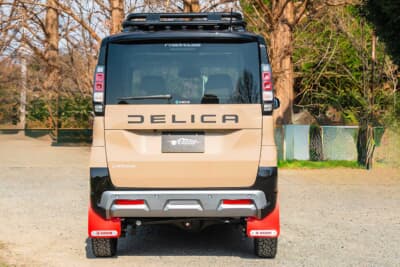 NITRO POWER R12HOWITZER:立体感に長けた造形でリムも深いため、デリカミニに履かせてもしっかりとした踏ん張り感を獲得できる点もメリット。カラーはバレルブラックとセミグロススモーク。デリカD：5用として18インチが用意されている