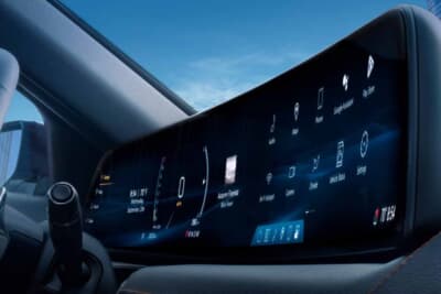 キャデラック CT5：9K解像度の33インチ湾曲型LEDタッチスクリーンディスプレイがデジタルコマンドセンターとして機能する