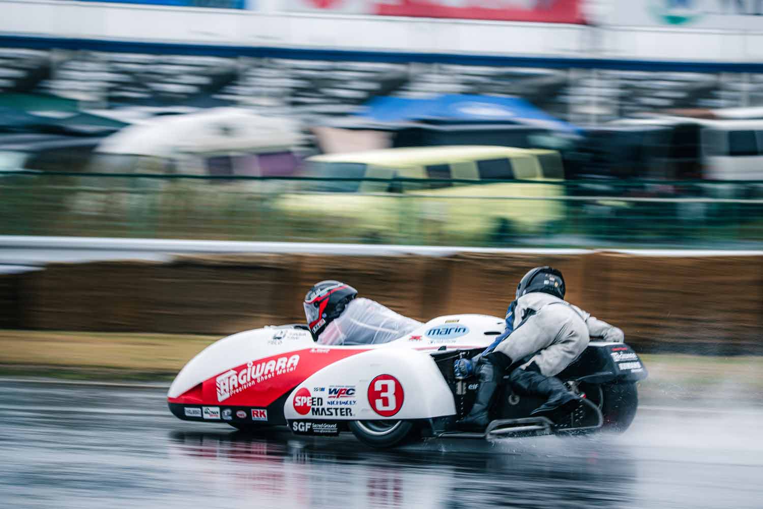 Sidecar Racing: It's not just the Rider! The 'Passenger' Who Controls Weight Transfer Determines the Outcome!?