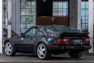 9900ドル（邦貨換算約156万円）で落札された「ポルシェ 944」（C）Courtesy of RM Sotheby's