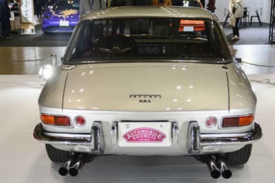 フェラーリ 330GTC： 名車275GTSの意匠を取り入れ、モダンに昇華させたリア造形