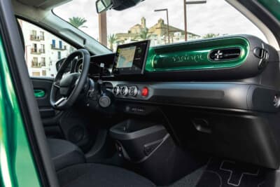 ルノー・トゥインゴ E-Tech エレクトリック：上位モデルにはGoogleを内蔵したOpenR Linkマルチメディアシステムを搭載