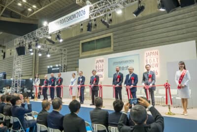 2026年3月19日から22日まで開催された国内最大級のマリンイベント「ジャパンインターナショナルボートショー2026」の開会式の様子