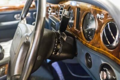 ロールスロイス シルバースパーII：コラムシフトを採用していた