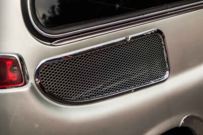 スバル 360カスタム：ボディサイドに設けられたエンジン冷却用のスリット