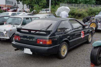 いすゞ ピアッツァ ハンドリングバイロータス：リアに装着されたスポイラーが、流麗なデザインをさらに引き締めて見せる