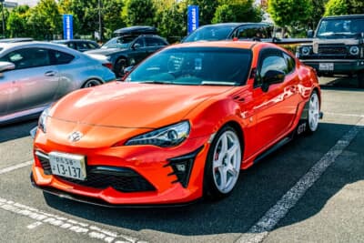 トヨタ 86：ボディカラーは純正の限定カラー「ソーラーオレンジ」