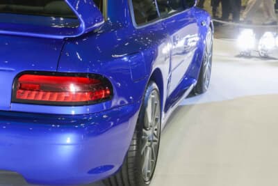 プロドライブ P25:流麗なボディライン。ドア以外はすべて軽量なカーボン製だ