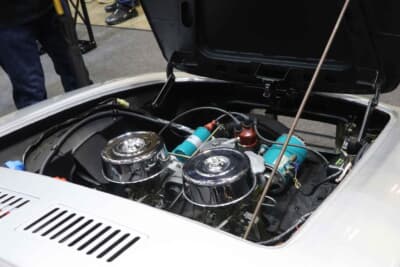 トヨタ パブリカ スポーツ：コンパクトなエンジンルーム。トヨタ博物館に収蔵されている