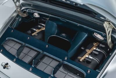 （落札価格非公開）でシールド競売にかけられた「ポルシェ 911 リイマジンド by シンガー DLSターボ」（C）Courtesy of RM Sotheby's