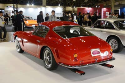 フェラーリ 250GT-SWB： 官能のV12サウンドを放つ、伝統の4本出しエキゾースト