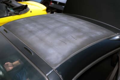 スマート ロードスター：ルーフはソフトトップ。笹木さんのロードスターは2005年式の後期モデルだが、色あせや紫外線による経年劣化は少なからずある