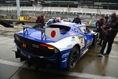 KONDOレーシングのフェラーリ296GT3のリアウイングには、2026年も日の丸が描かれています