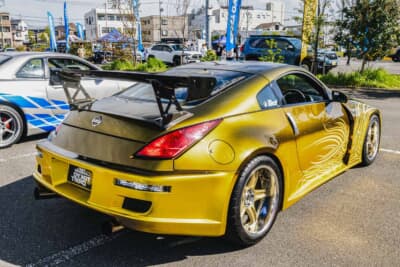 日産 フェアレディZ Z33：トップシークレットのワイドボディキットなど、劇中車と同様のプロポーションに仕上げられている