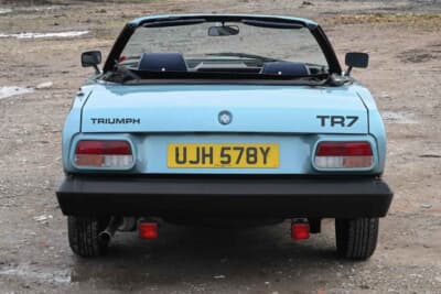 7313ポンド（邦貨換算約157万円）で落札されたトライアンフ「TR7 コンバーチブル」（C）Iconicauctioneers