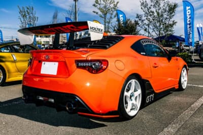 トヨタ 86：車高はテイン製車高調で調整している