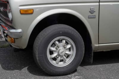 ホンダ ライフ：車両の引き取り前に、待ちきれず購入してしまったというエンケイ製ホイール