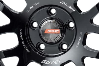 A●LAP-07X：センターを落とし込んだ立体的な造形を採用。周囲には切削ロゴが刻まれるため、ほんのりミリタリーテイストも薫り立つ。デリカ用はセンターキャップが付属