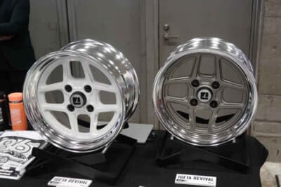 トヨタ AE86カローラ・レビン：オプションとして用意される復刻版の井桁ホイール。ディスクカラーはホワイトなど3種を設定。デザインの再現にとどまらない、レース屋トムスの本気が宿る高剛性な鍛造品だ
