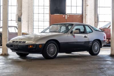 1万4850ドル（邦貨換算約234万6300円）で落札されたポルシェ 924ターボ（C）2026 Courtesy of RM Sotheby's