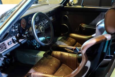 ポルシェ 911 リイマジンドbyシンガー・クラシックスタディ：編み込みレザーを用いたバケットシートなど、工芸品のような仕上がりを見せるインテリア