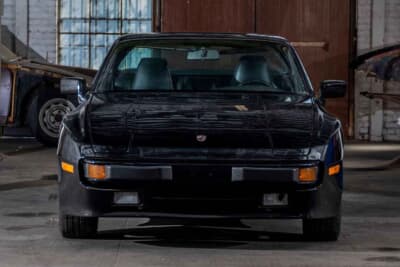 9900ドル（邦貨換算約156万円）で落札された「ポルシェ 944」（C）Courtesy of RM Sotheby's